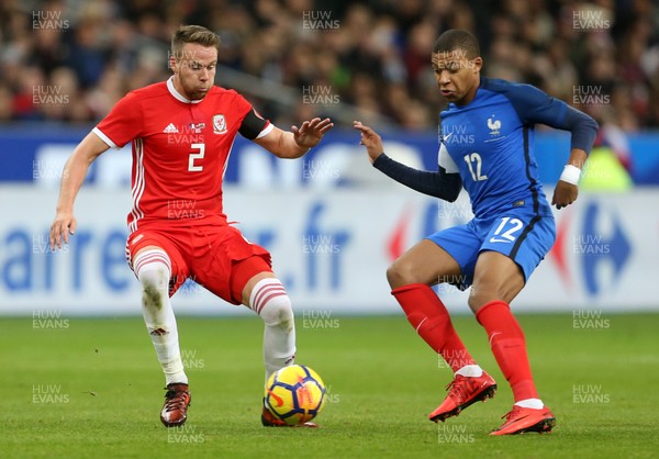 101117 - France v Wales - International Friendly - Kylian Mbappe of France is challenged by Chris Gunter of Wales