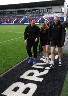 120425 - France v Wales, Guinness Women’s Six Nations 2025 - Gwenllian Pyrs of Wales, Cath Richards and Alaw Prys of Wales  arrive at the stadium