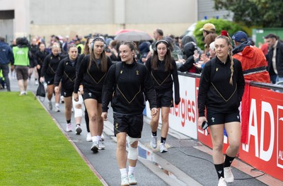 120425 - France v Wales, Guinness Women’s Six Nations 2025 - Hannah Jones of Wales and Jasmine Joyce of Wales lead the team as they arrive at the stadium
