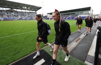 120425 - France v Wales, Guinness Women’s Six Nations 2025 - Jasmine Joyce of Wales and Hannah Jones of Wales  lead the team as they arrive at the stadium