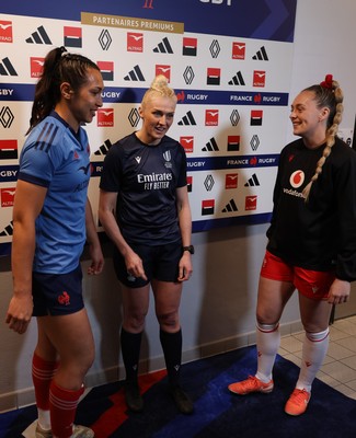 120425 - France v Wales, Guinness Women’s Six Nations 2025 - Coin toss