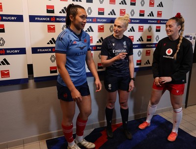 120425 - France v Wales, Guinness Women’s Six Nations 2025 - Coin toss