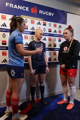 120425 - France v Wales, Guinness Women’s Six Nations 2025 - Coin toss