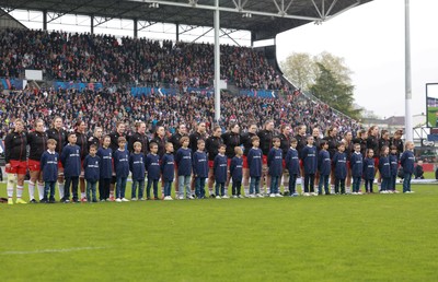 120425 - France v Wales, Guinness Women’s Six Nations 2025 - The Wales team lineup for the anthems