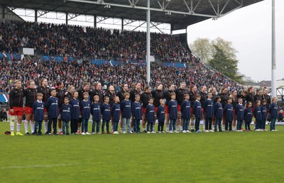 120425 - France v Wales, Guinness Women’s Six Nations 2025 - The Wales team lineup for the anthems