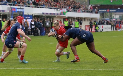 120425 - France v Wales, Guinness Women’s Six Nations 2025 - Keira Bevan of Wales is tackled short of the line
