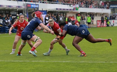 120425 - France v Wales, Guinness Women’s Six Nations 2025 - Keira Bevan of Wales is tackled short of the line