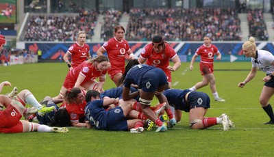 120425 - France v Wales, Guinness Women’s Six Nations 2025 - Kate Williams of Wales powers over to score try