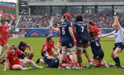 120425 - France v Wales, Guinness Women’s Six Nations 2025 - Kate Williams of Wales powers over to score try