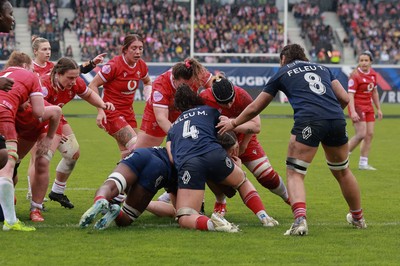 120425 - France v Wales, Guinness Women’s Six Nations 2025 - Gwen Crabb of Wales powers over to score then second try