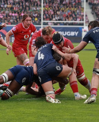120425 - France v Wales, Guinness Women’s Six Nations 2025 - Gwen Crabb of Wales powers over to score then second try