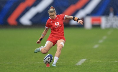 120425 - France v Wales, Guinness Women’s Six Nations 2025 - Keira Bevan of Wales kicks conversion