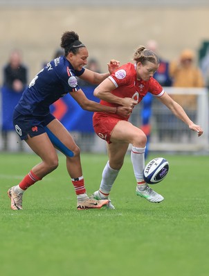 120425 - France v Wales, Guinness Women’s Six Nations 2025 - Carys Cox of Wales kicks ahead