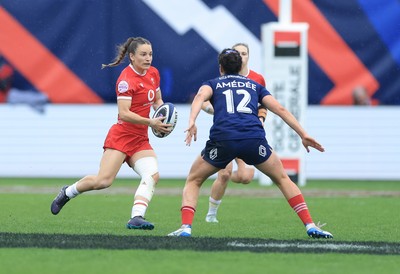 120425 - France v Wales, Guinness Women’s Six Nations 2025 - Jasmine Joyce of Wales takes on Montserrat Amedee of France