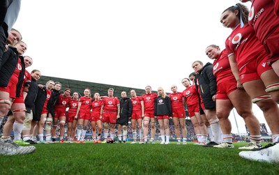 120425 - France v Wales, Guinness Women’s Six Nations 2025 - Wales huddle up at the end of the match