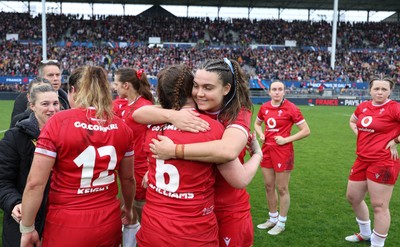 120425 - France v Wales, Guinness Women’s Six Nations 2025 - Wales players at the end of the match