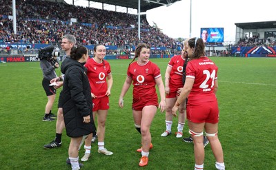 120425 - France v Wales, Guinness Women’s Six Nations 2025 - Wales players applaud the fans at the end of the match
