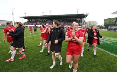 120425 - France v Wales, Guinness Women’s Six Nations 2025 - Wales players applaud the fans at the end of the match