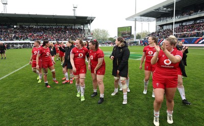 120425 - France v Wales, Guinness Women’s Six Nations 2025 - Wales players applaud the fans at the end of the match