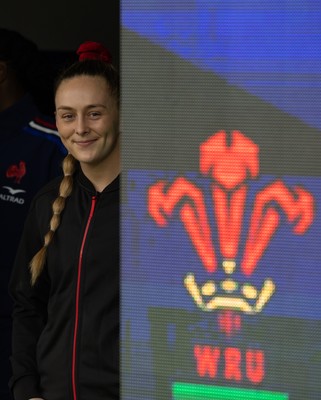 120425 - France v Wales, Guinness Women’s Six Nations 2025 -Wales Captain Hannah Jones waits to walk out for the match