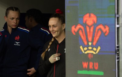 120425 - France v Wales, Guinness Women’s Six Nations 2025 -Wales Captain Hannah Jones waits to walk out for the match