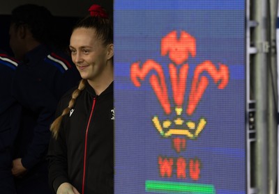 120425 - France v Wales, Guinness Women’s Six Nations 2025 -Wales Captain Hannah Jones waits to walk out for the match