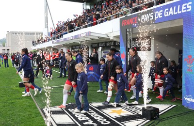 120425 - France v Wales, Guinness Women’s Six Nations 2025 - Wales Captain Hannah Jones leads the team out at the start of the match
