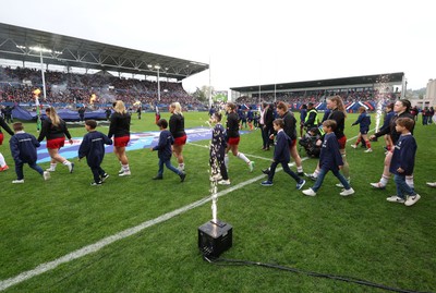 120425 - France v Wales, Guinness Women’s Six Nations 2025 - The Wales team walk out at the start of the match