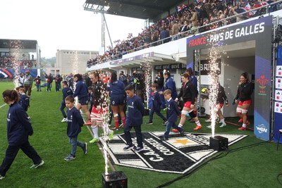 120425 - France v Wales, Guinness Women’s Six Nations 2025 - The Wales team walk out at the start of the match