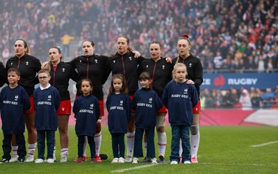 120425 - France v Wales, Guinness Women’s Six Nations 2025 -Courtney Keight, Kayleigh Powell, Bethan Lewis, Lisa Neumann, Jasmine Joyce and Wales Captain Hannah Jones line up for the anthem
