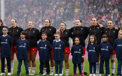120425 - France v Wales, Guinness Women’s Six Nations 2025 - Carys Cox, Kelsey Jones, Courtney Keight, Kayleigh Powell, Bethan Lewis, Lisa Neumann and Jasmine Joyce  line up for the anthem line up for the anthem