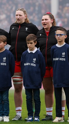 120425 - France v Wales, Guinness Women’s Six Nations 2025 - Sisters Alaw Prys and Gwenllian Pyrs of Wales line up for the anthem