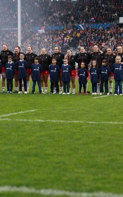 120425 - France v Wales, Guinness Women’s Six Nations 2025 - Alaw Prys, Gwenllian Pyrs, Carys Cox, Kelsey Jones , Courtney Keight, Kayleigh Powell, Bethan Lewis, Lisa Neumann, Jasmine Joyce, and Wales Captain Hannah Jones line up for the anthem