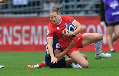 120425 - France v Wales, Guinness Women’s Six Nations 2025 - Carys Cox of Wales is tackled