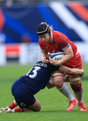 120425 - France v Wales, Guinness Women’s Six Nations 2025 - Bethan Lewis of Wales
