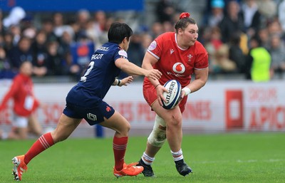 120425 - France v Wales, Guinness Women’s Six Nations 2025 - Gwenllian Pyrs of Wales