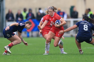 120425 - France v Wales, Guinness Women’s Six Nations 2025 - Carys Cox of Wales
