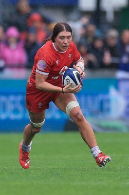 120425 - France v Wales, Guinness Women’s Six Nations 2025 - Georgia Evans of Wales