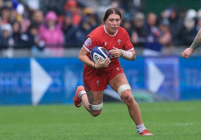120425 - France v Wales, Guinness Women’s Six Nations 2025 - Georgia Evans of Wales