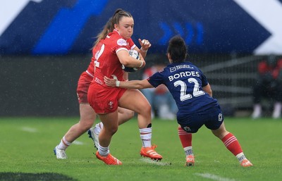 120425 - France v Wales, Guinness Women’s Six Nations 2025 - Sian Jones of Wales takes on Oceane Bordes of France