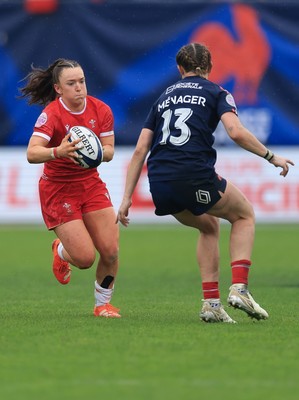 120425 - France v Wales, Guinness Women’s Six Nations 2025 - Sian Jones of Wales takes on Marine Menager of France