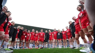 120425 - France v Wales, Guinness Women’s Six Nations 2025 - The Wales team huddle up at the end of the match