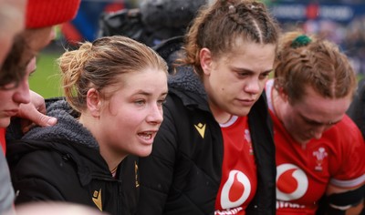 120425 - France v Wales, Guinness Women’s Six Nations 2025 - Bethan Lewis of Wales speak to the players at the end of the match
