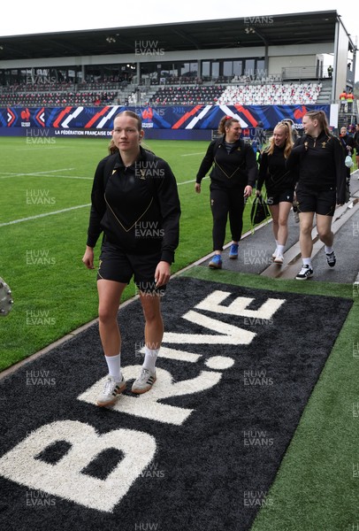 120425 - France v Wales, Guinness Women’s Six Nations 2025 - Carys Cox of Wales arrives at the stadium