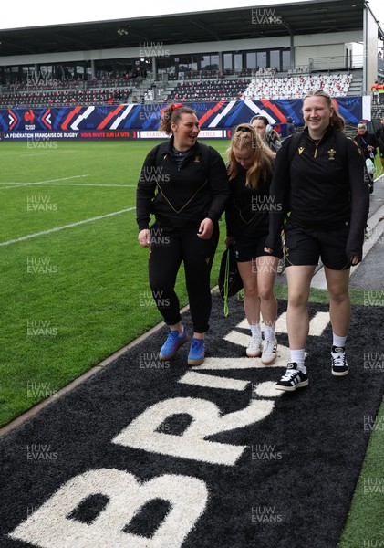 120425 - France v Wales, Guinness Women’s Six Nations 2025 - Gwenllian Pyrs of Wales, Cath Richards and Alaw Prys of Wales  arrive at the stadium