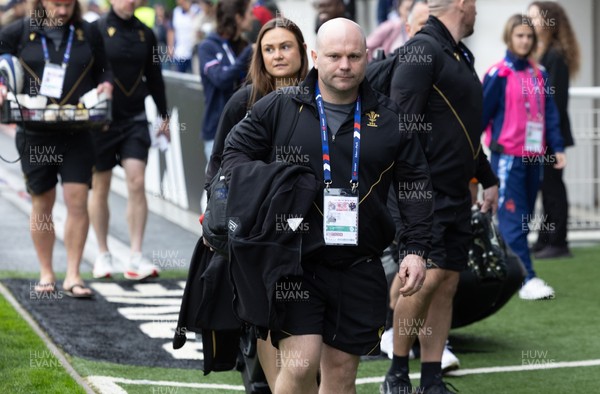 120425 - France v Wales, Guinness Women’s Six Nations 2025 - Wales Women head coach Sean Lynn arrives at the stadium