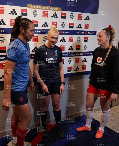 120425 - France v Wales, Guinness Women’s Six Nations 2025 - Coin toss