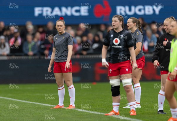 120425 - France v Wales, Guinness Women’s Six Nations 2025 - Hannah Jones of Wales during warm up