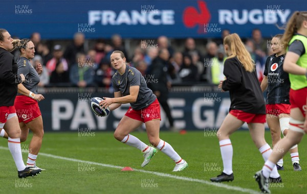 120425 - France v Wales, Guinness Women’s Six Nations 2025 - Carys Cox of Wales during warm up