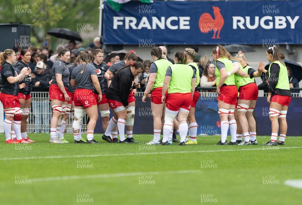 120425 - France v Wales, Guinness Women’s Six Nations 2025 - The Wales forwards during warm up